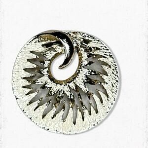 6048gc. Goldtone Spiral Brooch